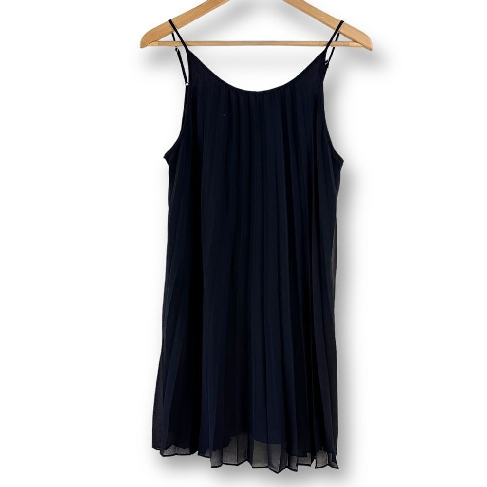 BCBGeneration black pleated lined sleeveless mini size M